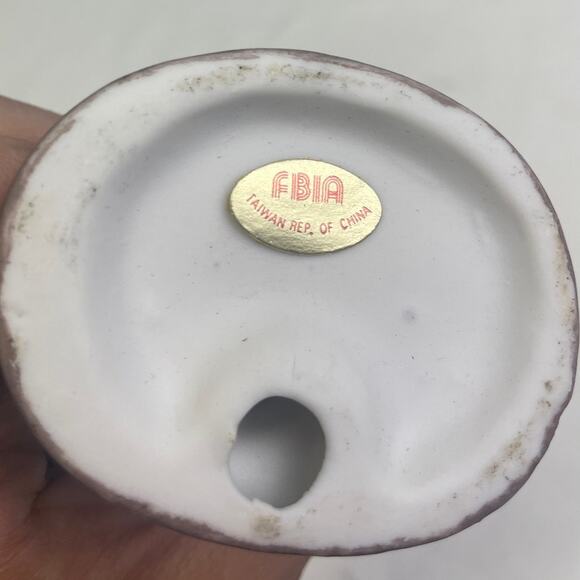 Vintage FBIA Boy Cat Butterfly Slingshot Collectible Ceramic Figurine - Picture 3 of 3